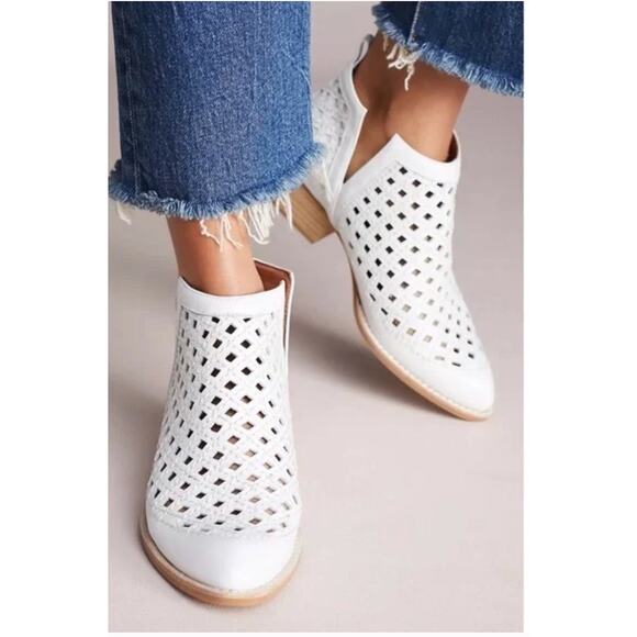 Jeffrey Campbell Taggart Open Weave Ankle White Leather  Boots Size 6 - Picture 1 of 9